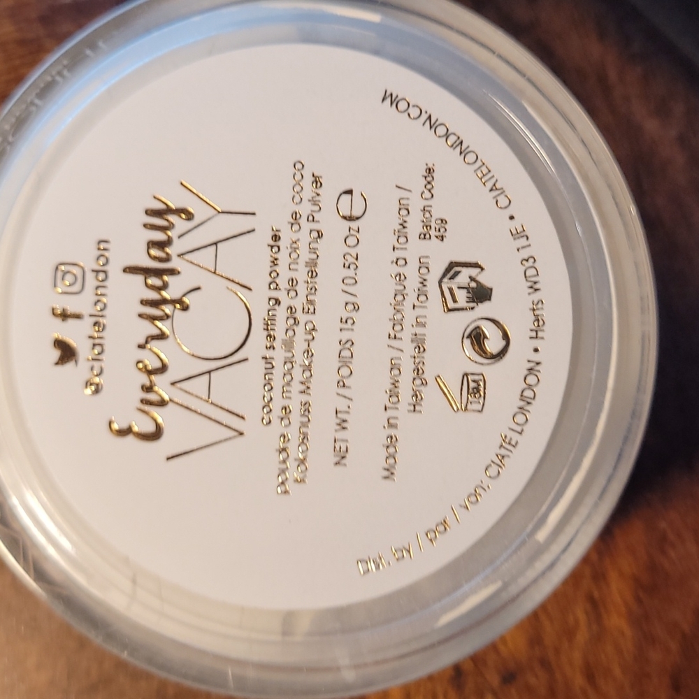 Ciate Setting Powder And Extraordinary Translucent Powder (2) - Picture 4 of 4